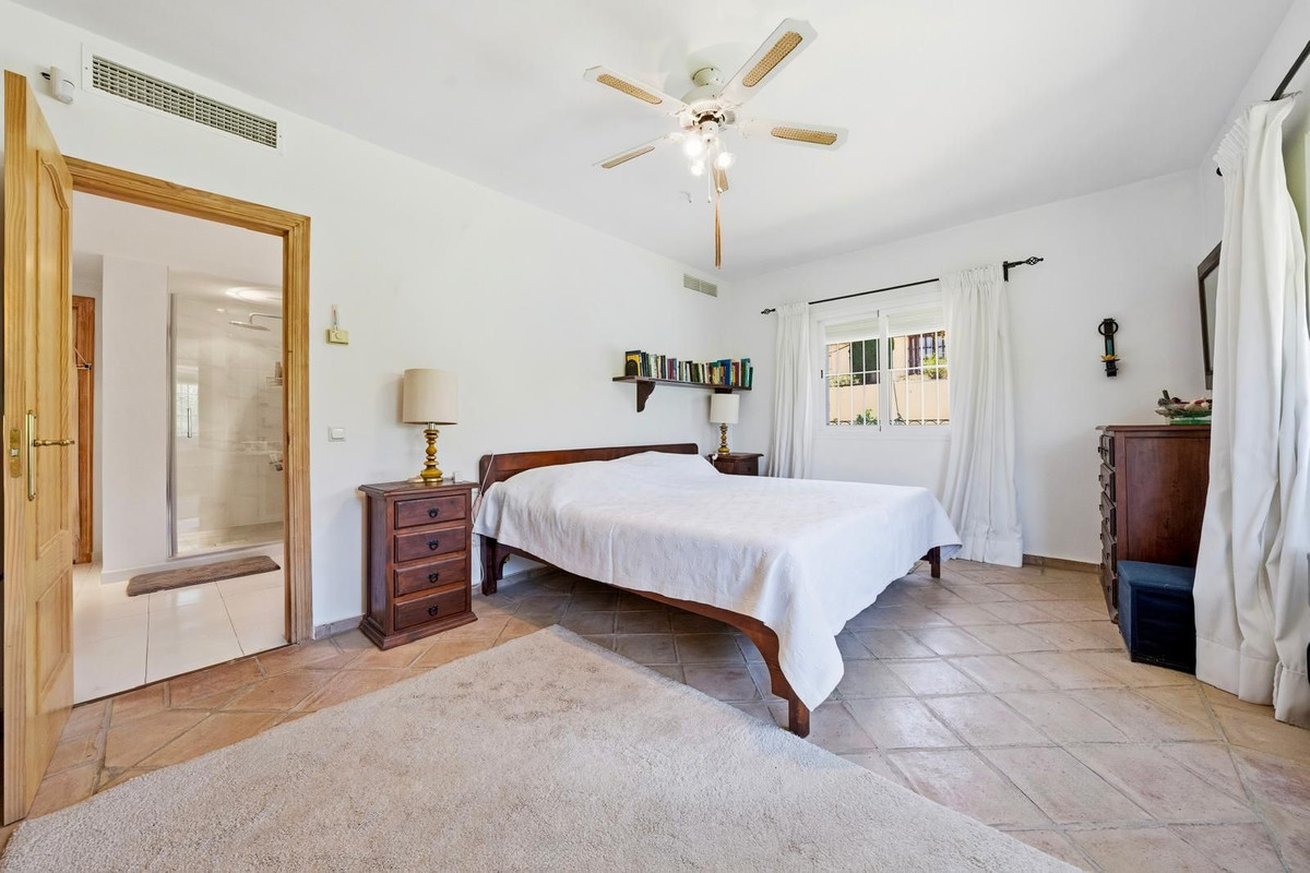 2 Bed Townhouse for sale in Benahavís Costa Del Sol, Málaga, Spain