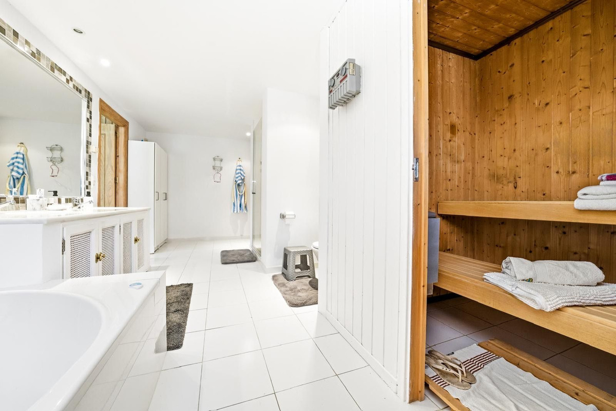 2 Bed Townhouse for sale in Benahavís Costa Del Sol, Málaga, Spain