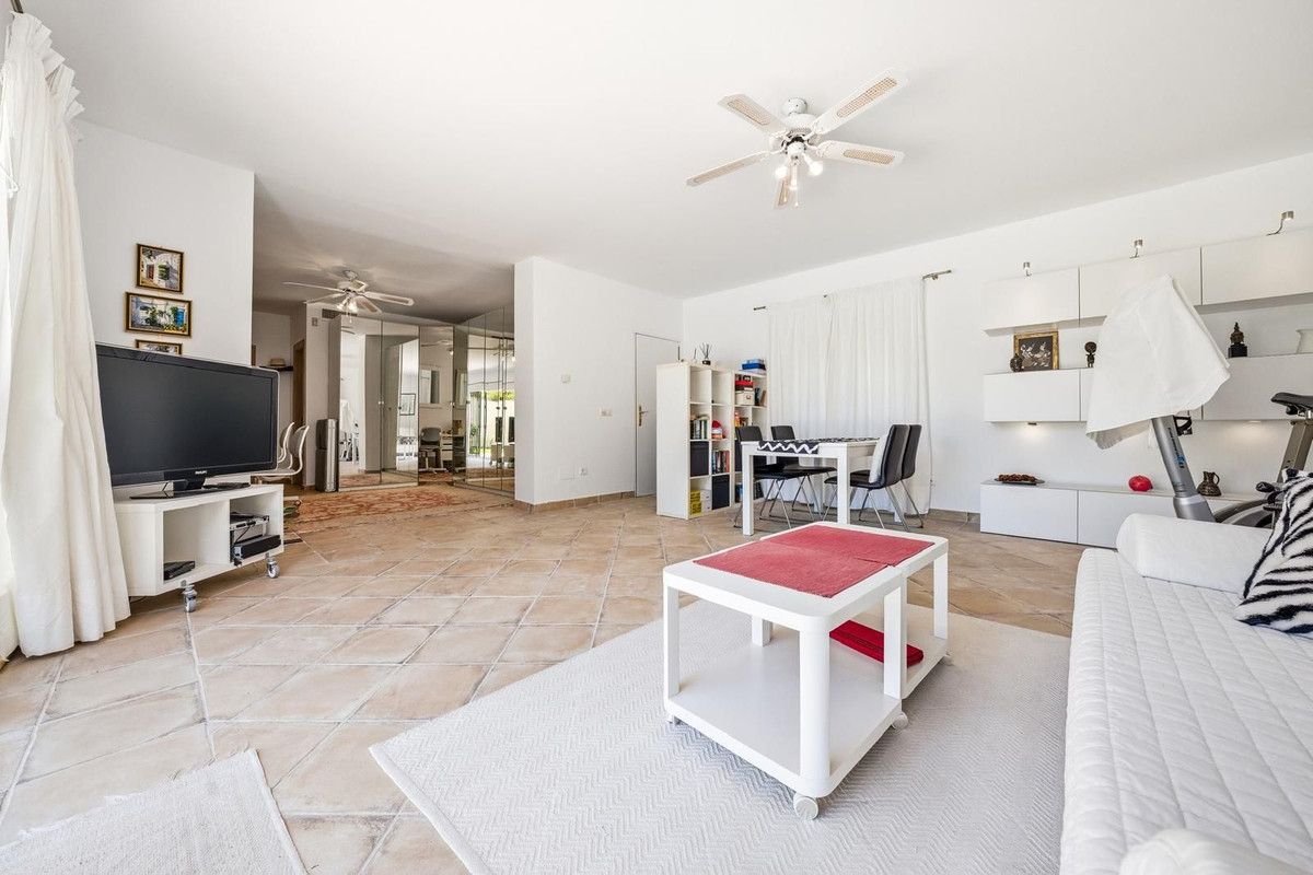 2 Bed Townhouse for sale in Benahavís Costa Del Sol, Málaga, Spain