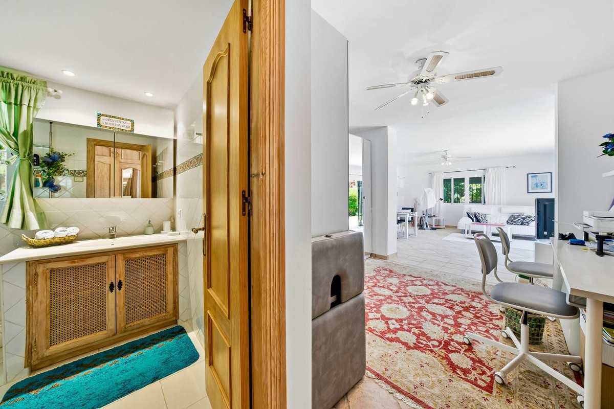 2 Bed Townhouse for sale in Benahavís Costa Del Sol, Málaga, Spain