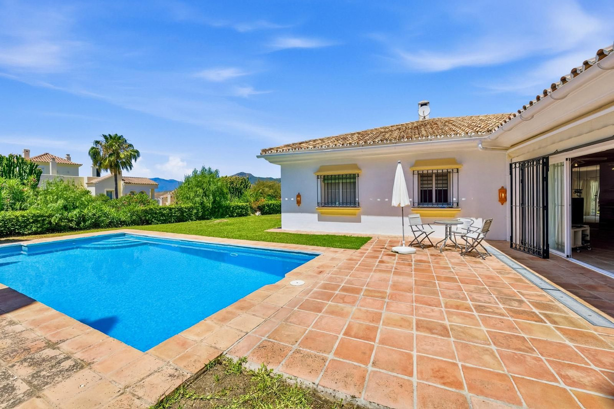 2 Bed Townhouse for sale in Benahavís Costa Del Sol, Málaga, Spain