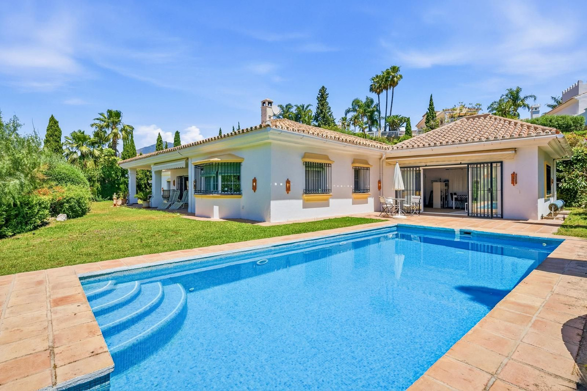 2 Bed Townhouse for sale in Benahavís Costa Del Sol, Málaga, Spain