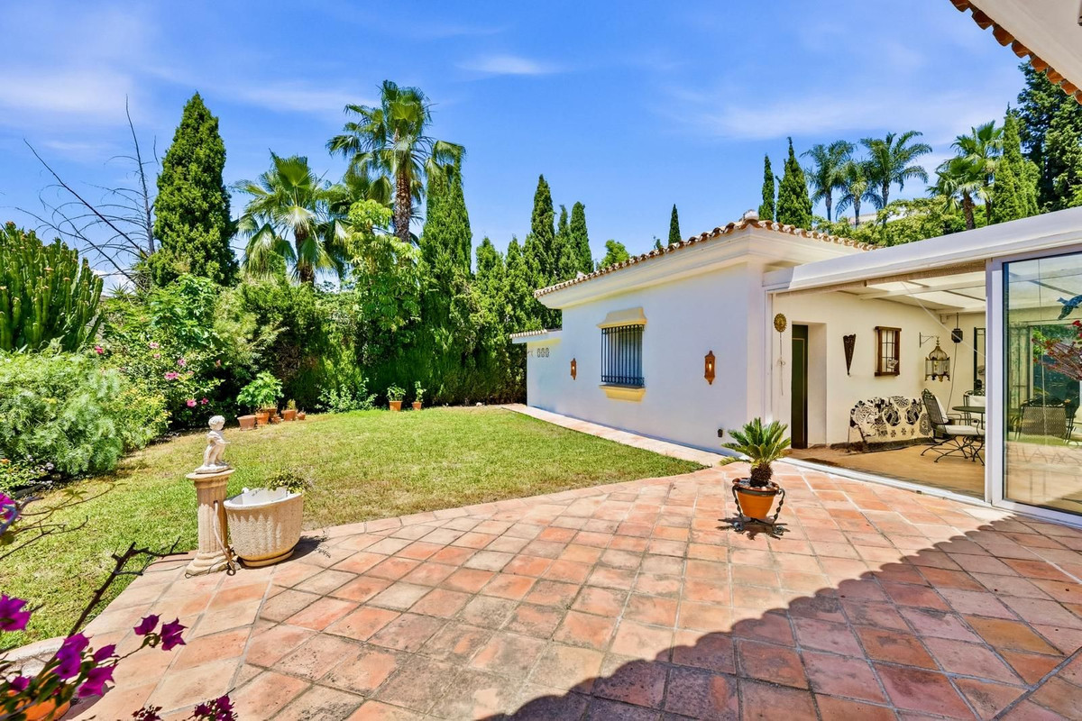 2 Bed Townhouse for sale in Benahavís Costa Del Sol, Málaga, Spain