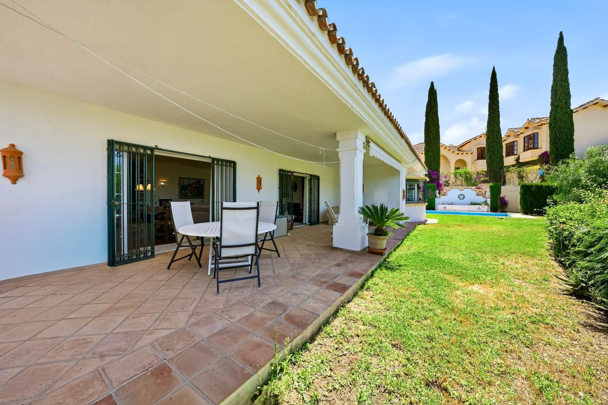 2 Bed Townhouse for sale in Benahavís Costa Del Sol, Málaga, Spain
