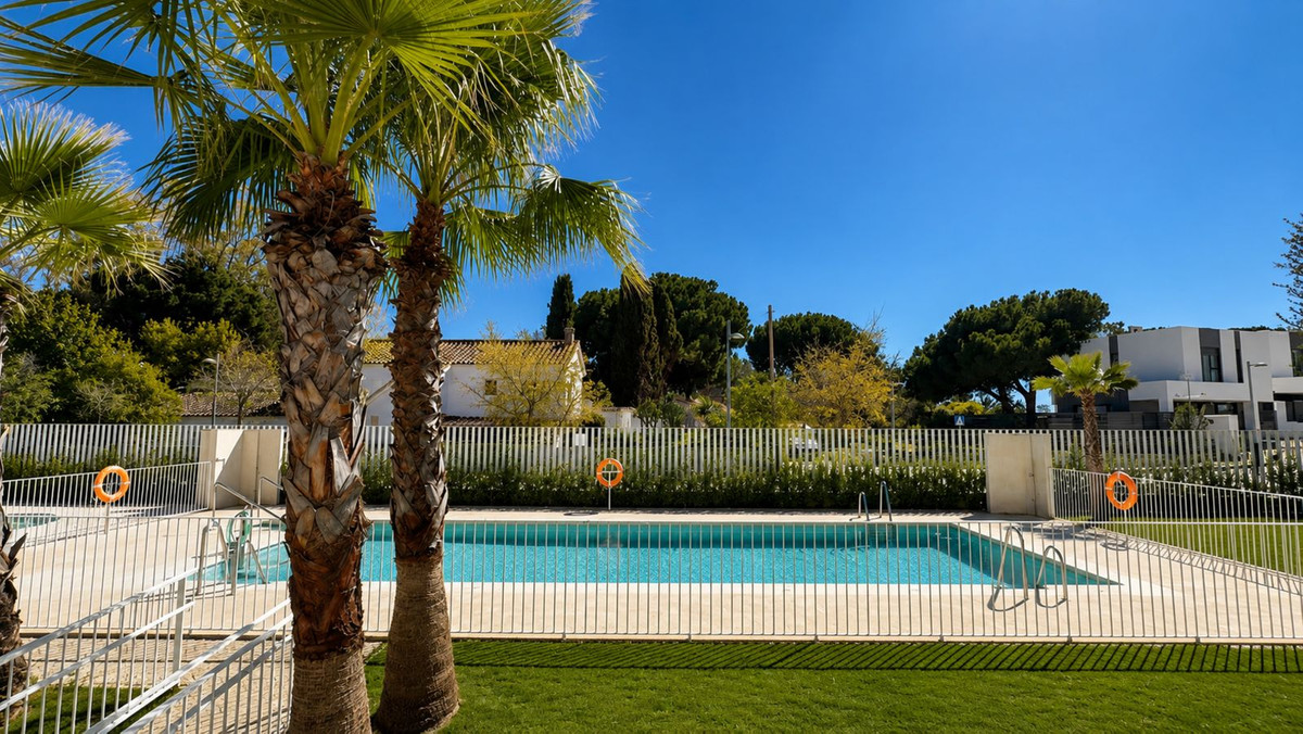 2 Bed Apartment for sale in Elviria Costa Del Sol, Málaga, Spain