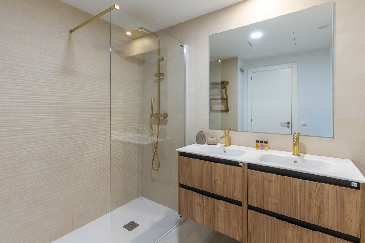 3 Bed Apartment for sale in Estepona Costa Del Sol, Málaga, Spain