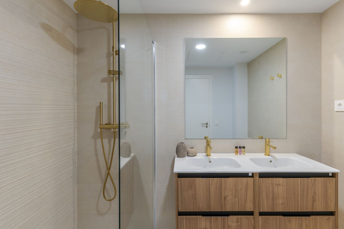 3 Bed Apartment for sale in Estepona Costa Del Sol, Málaga, Spain