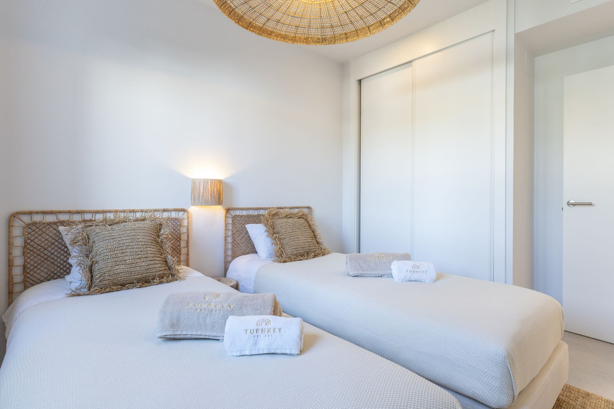 3 Bed Apartment for sale in Estepona Costa Del Sol, Málaga, Spain