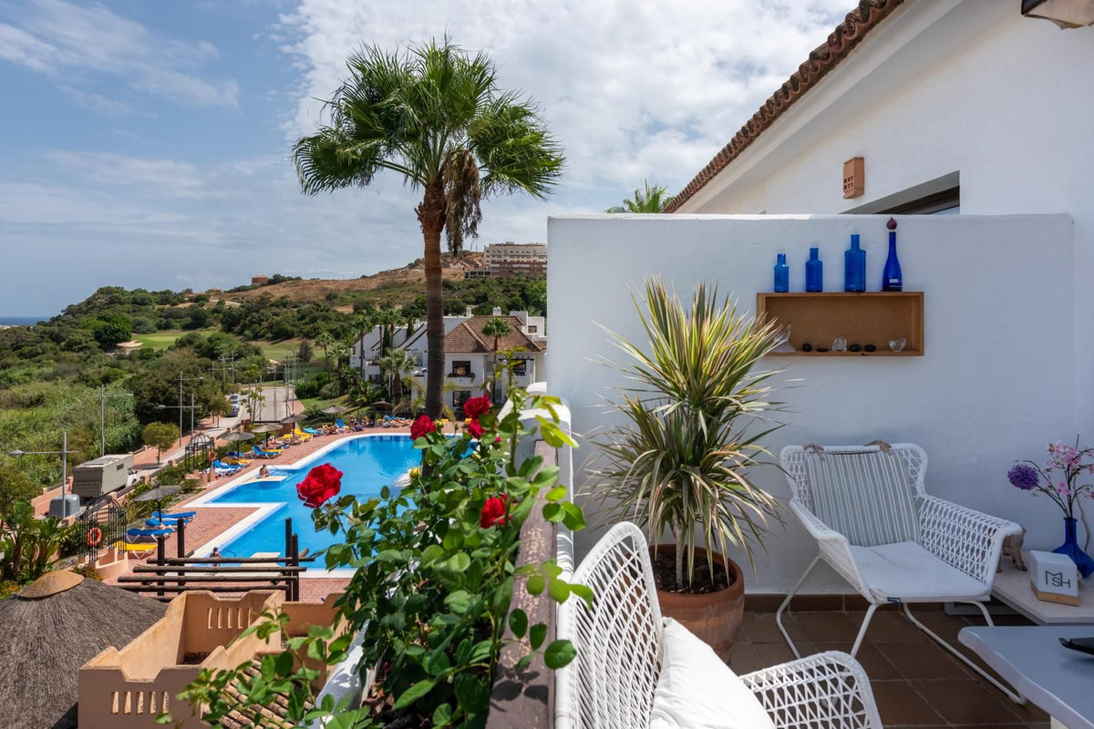 2 Bed Apartment for sale in La Duquesa Costa Del Sol, Málaga, Spain