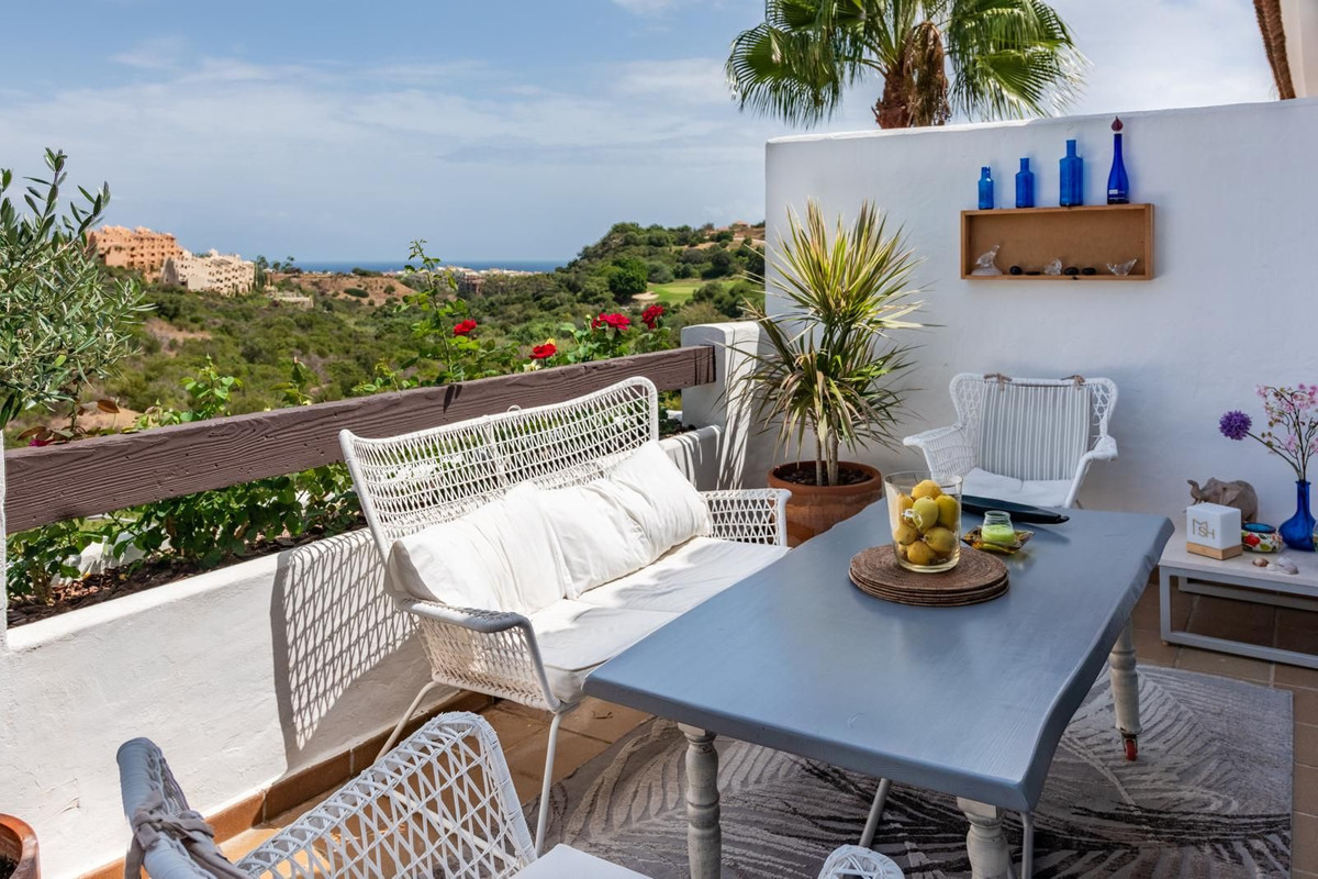2 Bed Apartment for sale in La Duquesa Costa Del Sol, Málaga, Spain