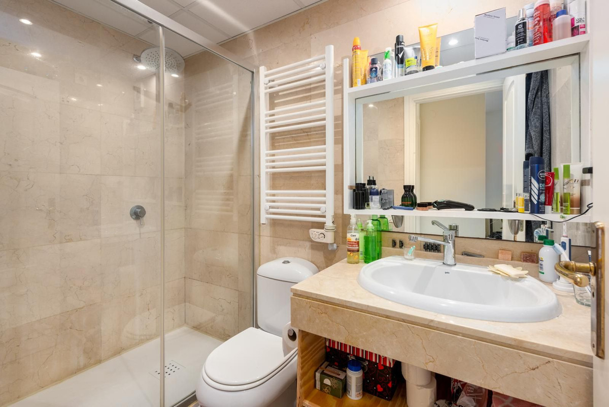 2 Bed Apartment for sale in La Duquesa Costa Del Sol, Málaga, Spain