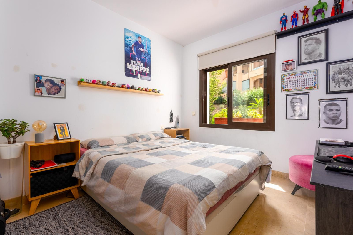 2 Bed Apartment for sale in La Duquesa Costa Del Sol, Málaga, Spain