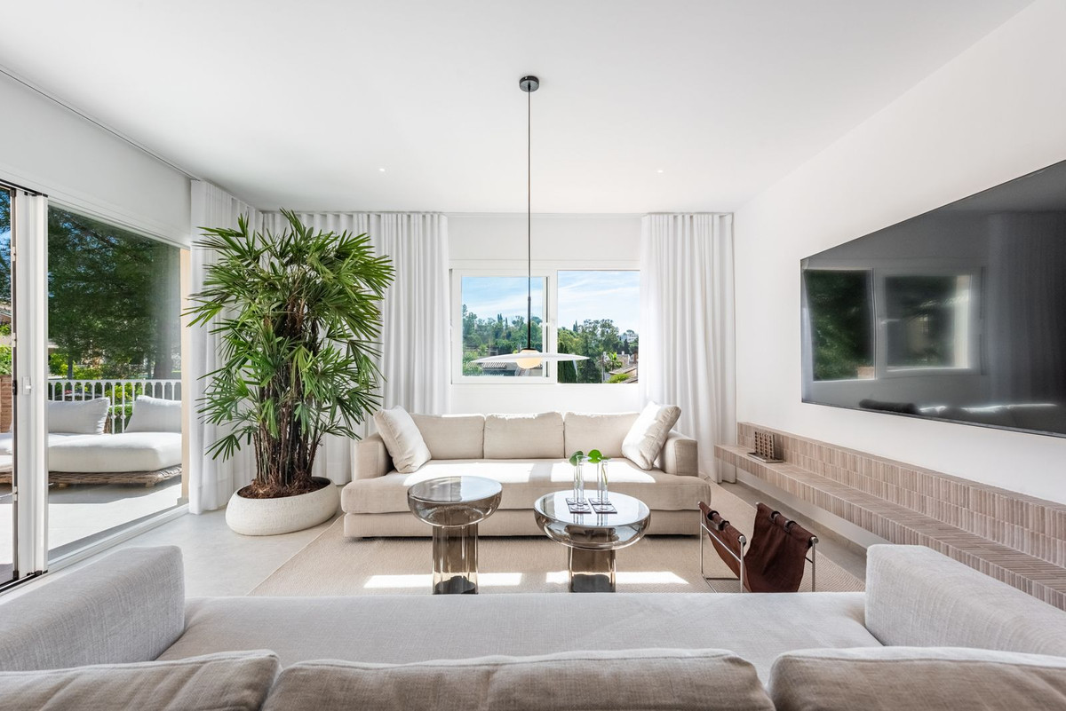 3 Bed Apartment for sale in Nueva Andalucía Costa Del Sol, Málaga, Spain
