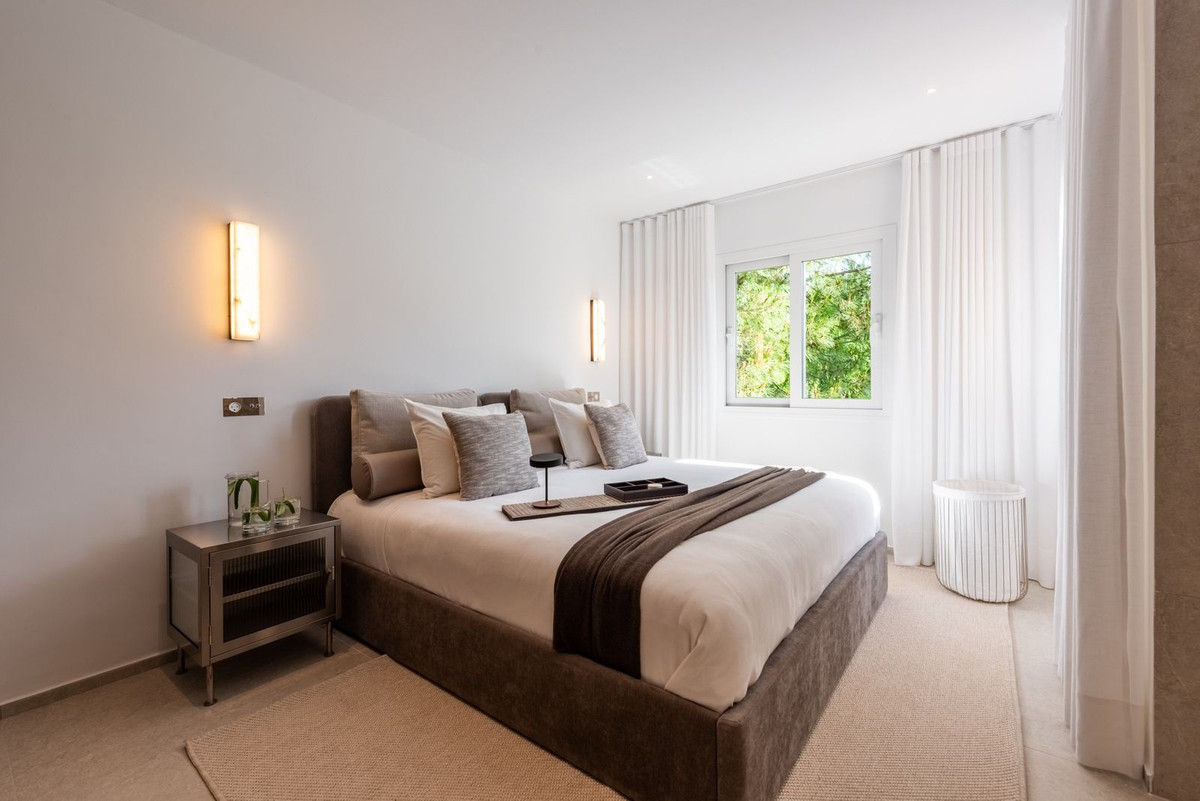 3 Bed Apartment for sale in Nueva Andalucía Costa Del Sol, Málaga, Spain
