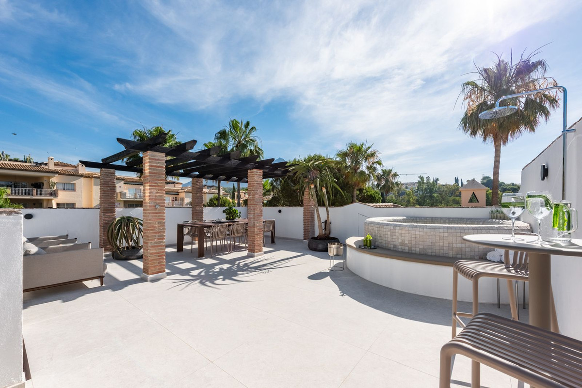 3 Bed Apartment for sale in Nueva Andalucía Costa Del Sol, Málaga, Spain