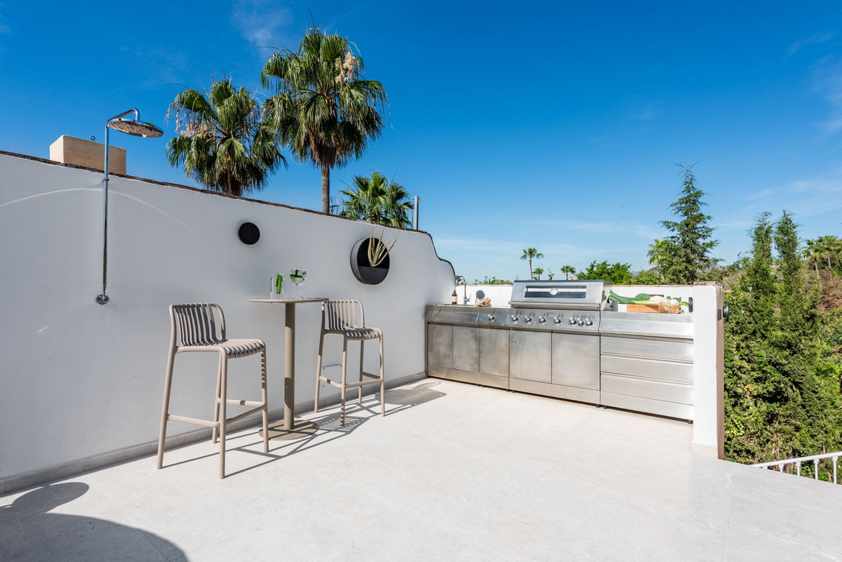 3 Bed Apartment for sale in Nueva Andalucía Costa Del Sol, Málaga, Spain