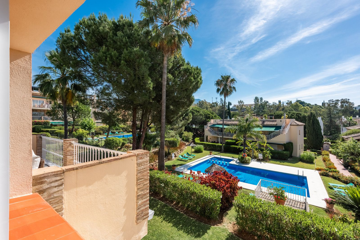 3 Bed Apartment for sale in Nueva Andalucía Costa Del Sol, Málaga, Spain