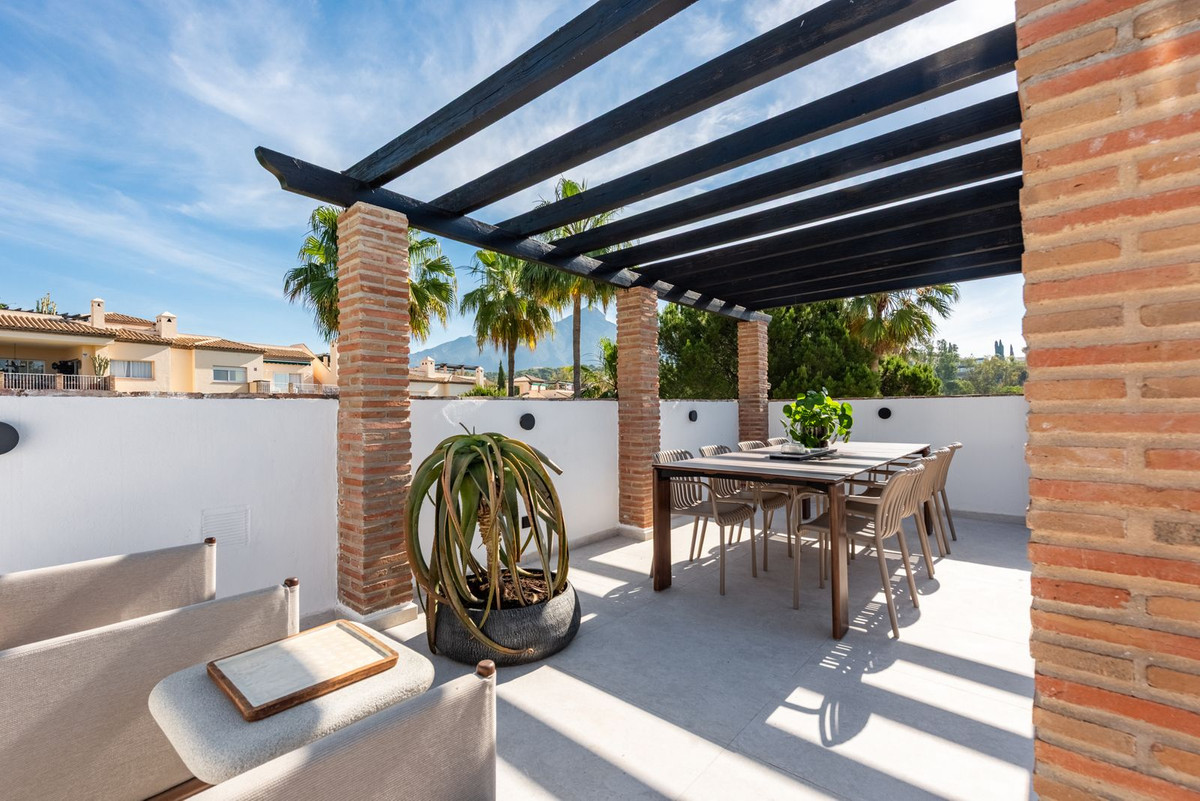 3 Bed Apartment for sale in Nueva Andalucía Costa Del Sol, Málaga, Spain