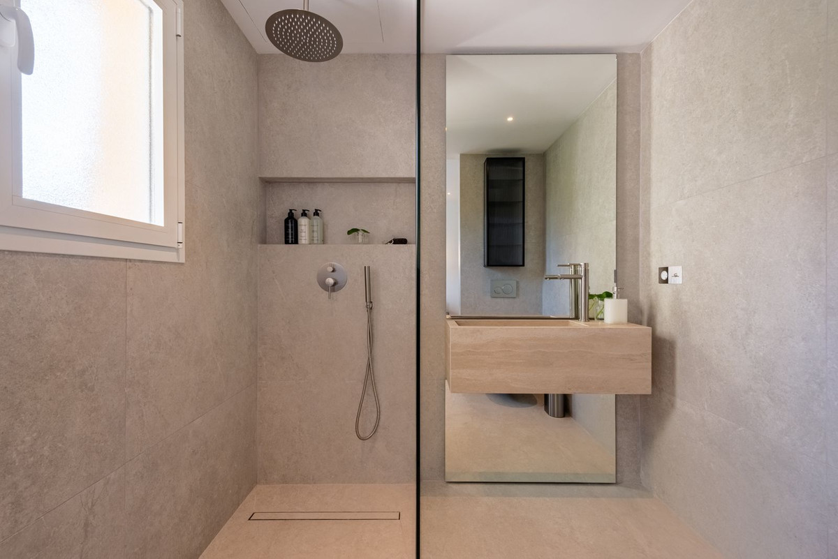 3 Bed Apartment for sale in Nueva Andalucía Costa Del Sol, Málaga, Spain