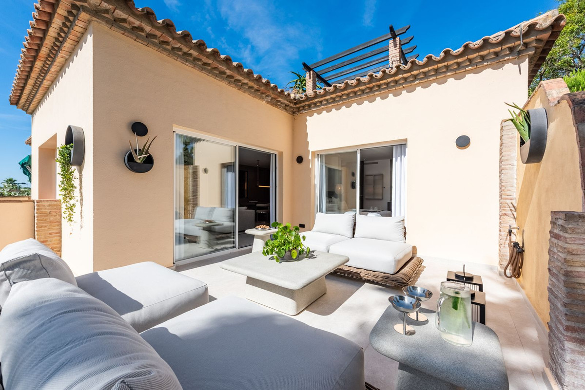 3 Bed Apartment for sale in Nueva Andalucía Costa Del Sol, Málaga, Spain