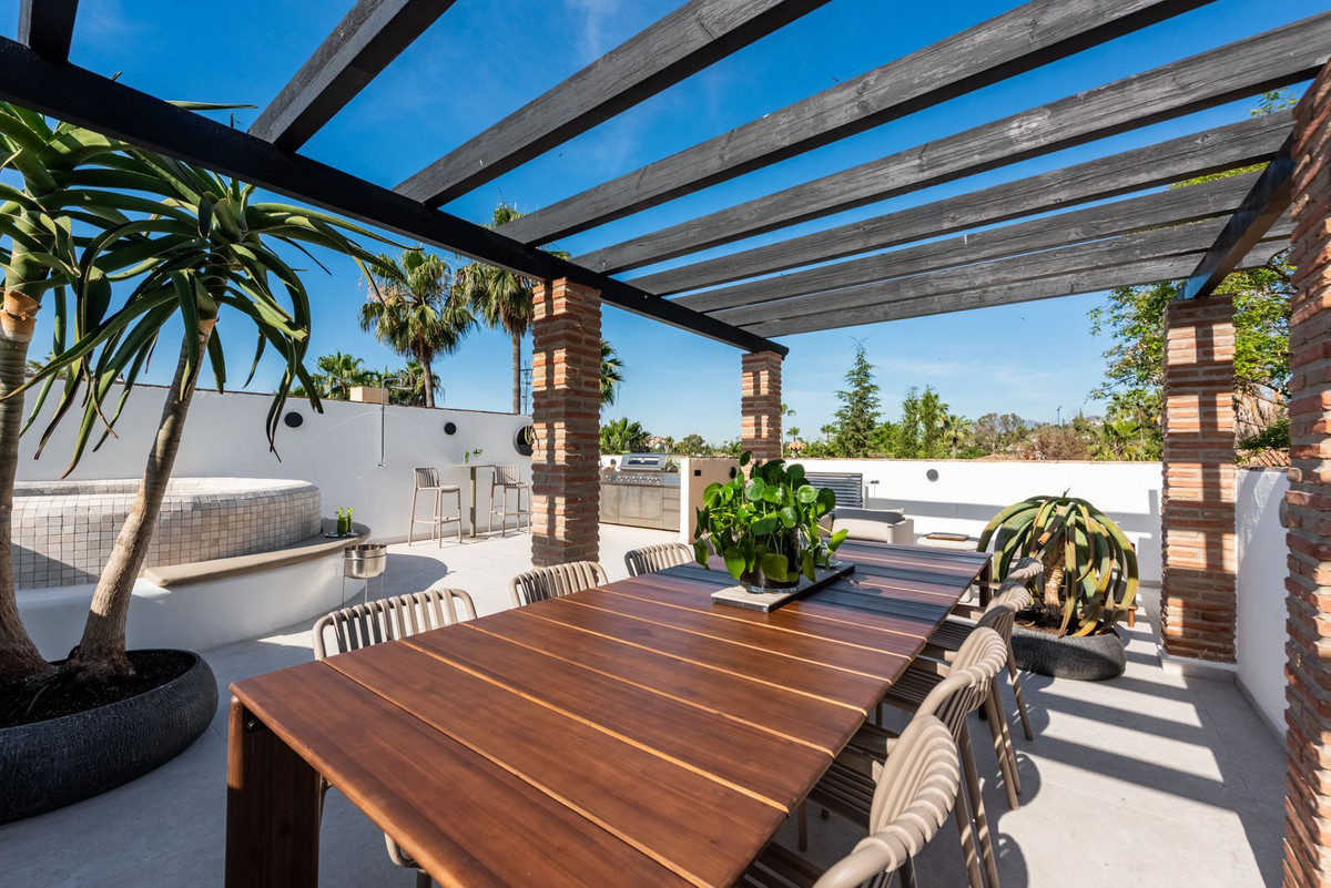 3 Bed Apartment for sale in Nueva Andalucía Costa Del Sol, Málaga, Spain