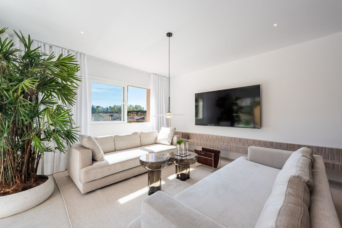3 Bed Apartment for sale in Nueva Andalucía Costa Del Sol, Málaga, Spain