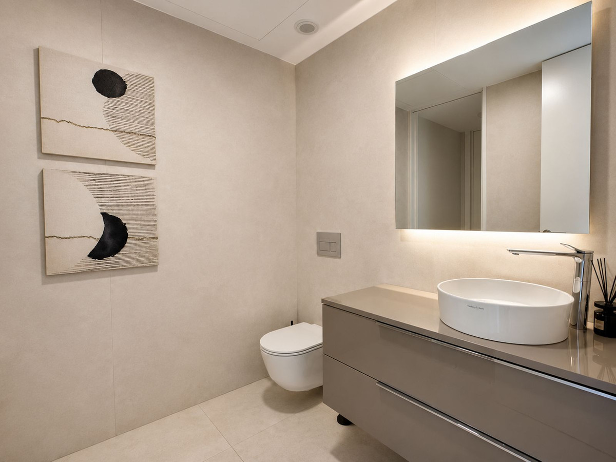 4 Bed Apartment for sale in Estepona Costa Del Sol, Málaga, Spain