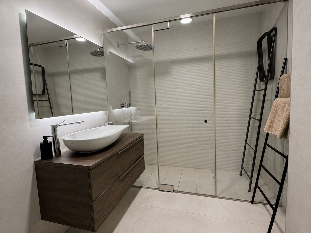 4 Bed Apartment for sale in Estepona Costa Del Sol, Málaga, Spain