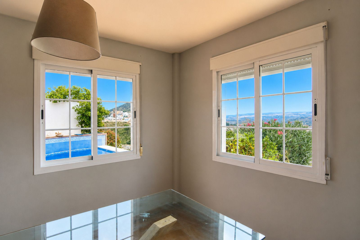 Se vende Villa - Chalet de 3 dormitorios en Costa Del Sol, Málaga, España