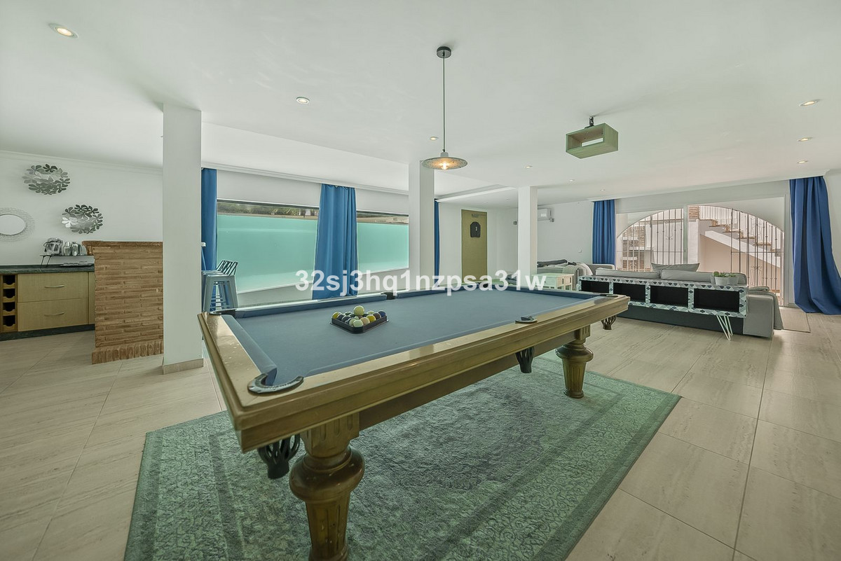 6 Bed Townhouse for sale in Estepona Costa Del Sol, Málaga, Spain