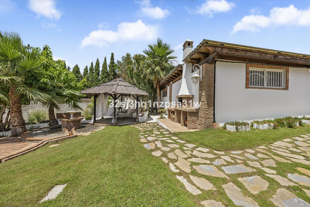 6 Bed Townhouse for sale in Estepona Costa Del Sol, Málaga, Spain
