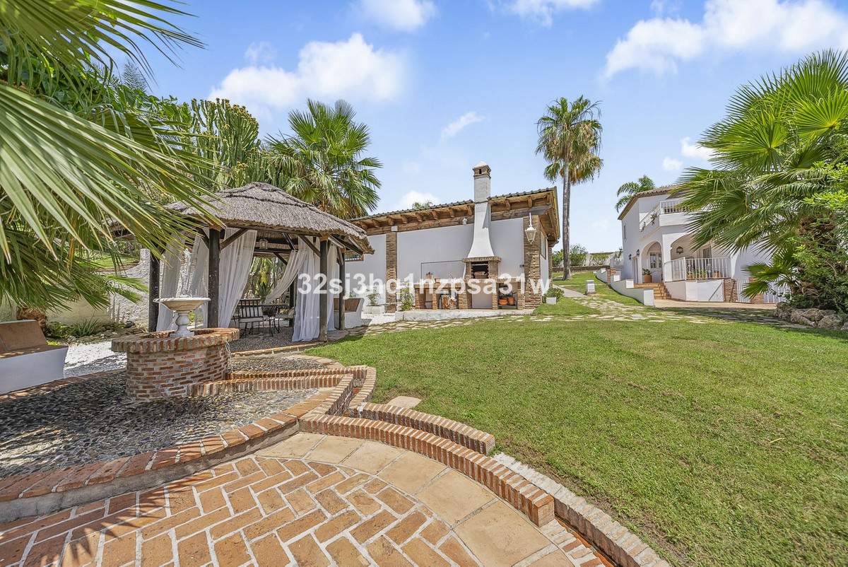 6 Bed Townhouse for sale in Estepona Costa Del Sol, Málaga, Spain