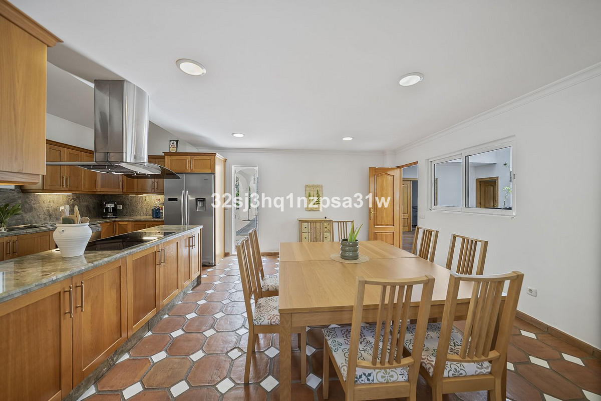 6 Bed Townhouse for sale in Estepona Costa Del Sol, Málaga, Spain