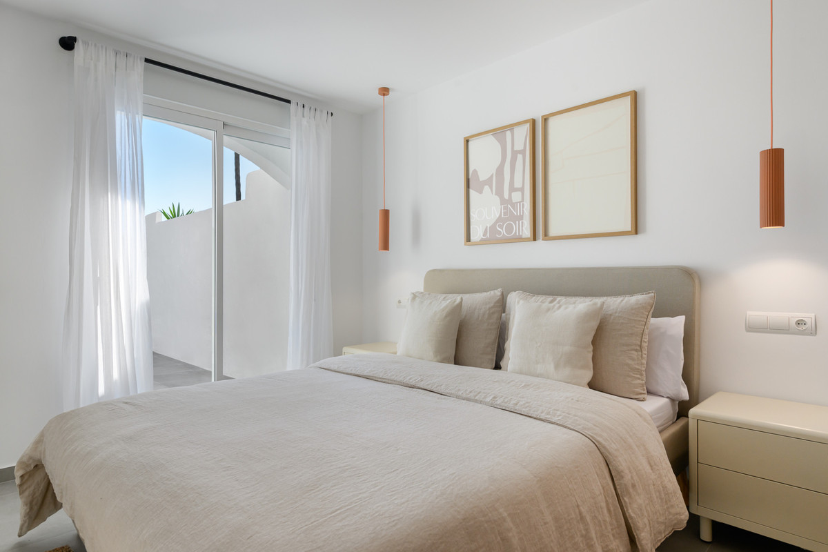 3 Bed Apartment for sale in El Paraiso Costa Del Sol, Málaga, Spain