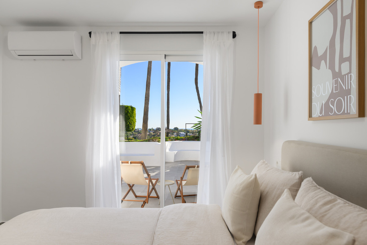 3 Bed Apartment for sale in El Paraiso Costa Del Sol, Málaga, Spain