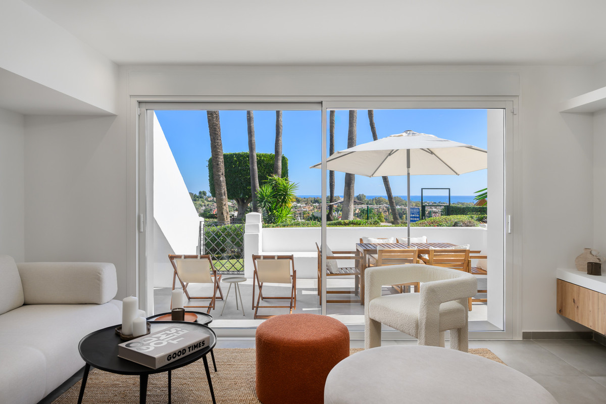3 Bed Apartment for sale in El Paraiso Costa Del Sol, Málaga, Spain