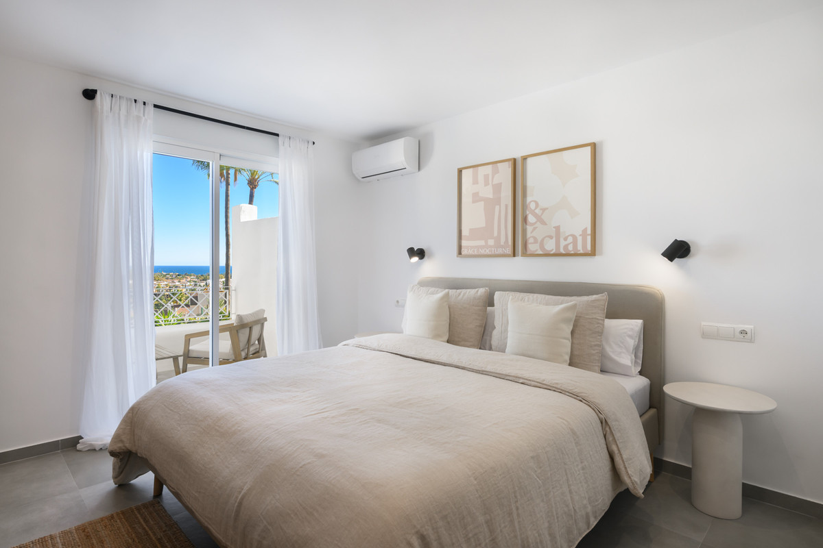 3 Bed Apartment for sale in El Paraiso Costa Del Sol, Málaga, Spain