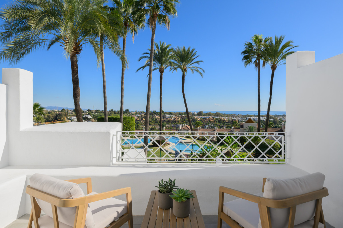 3 Bed Apartment for sale in El Paraiso Costa Del Sol, Málaga, Spain