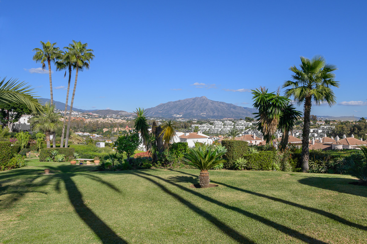 3 Bed Apartment for sale in El Paraiso Costa Del Sol, Málaga, Spain