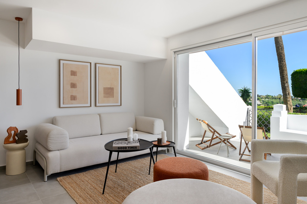 3 Bed Apartment for sale in El Paraiso Costa Del Sol, Málaga, Spain