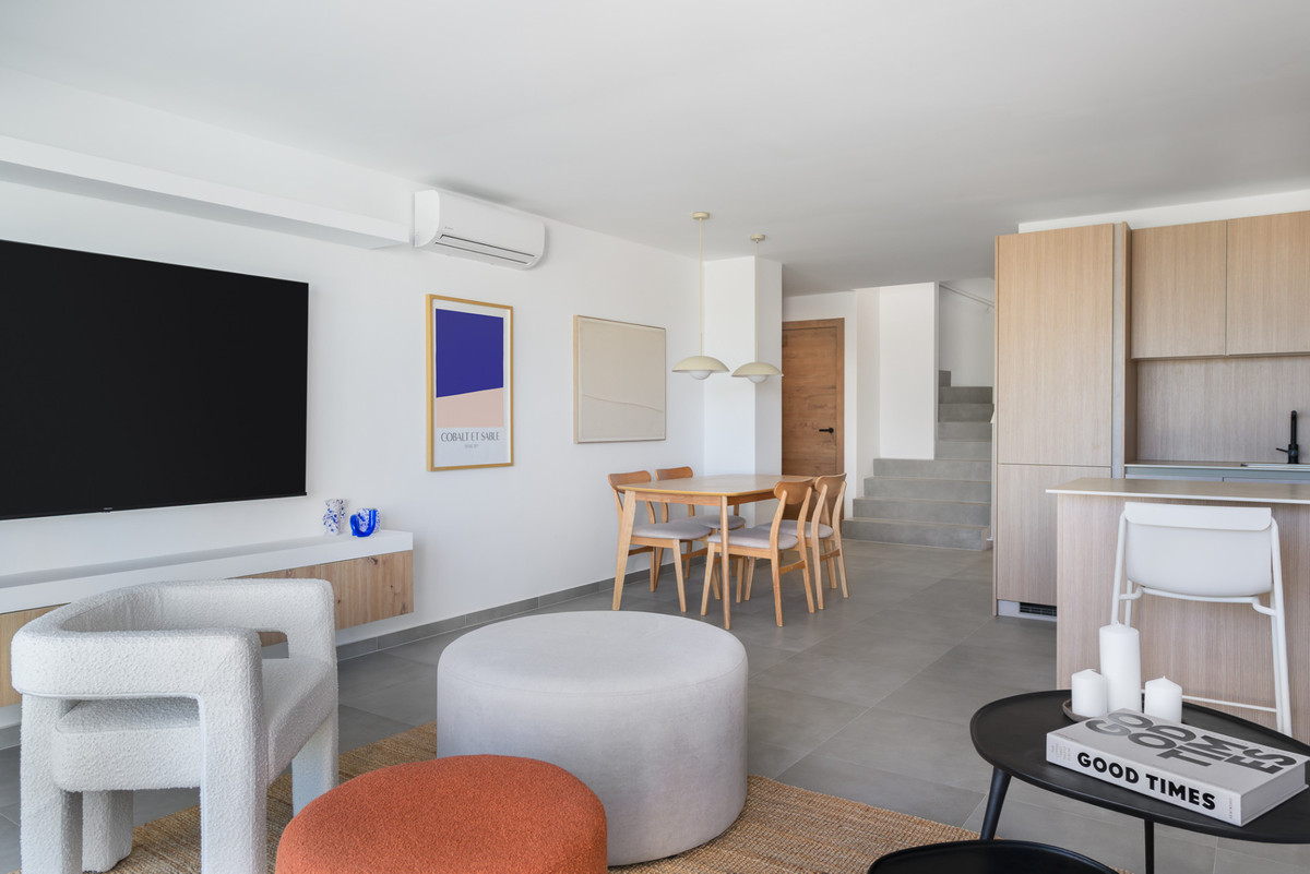 3 Bed Apartment for sale in El Paraiso Costa Del Sol, Málaga, Spain