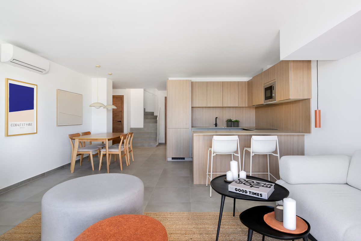 3 Bed Apartment for sale in El Paraiso Costa Del Sol, Málaga, Spain