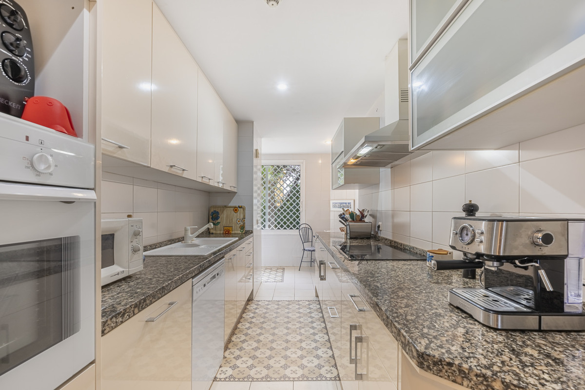 3 Bed Apartment for sale in Estepona Costa Del Sol, Málaga, Spain