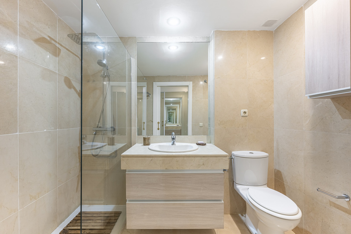 3 Bed Apartment for sale in Estepona Costa Del Sol, Málaga, Spain