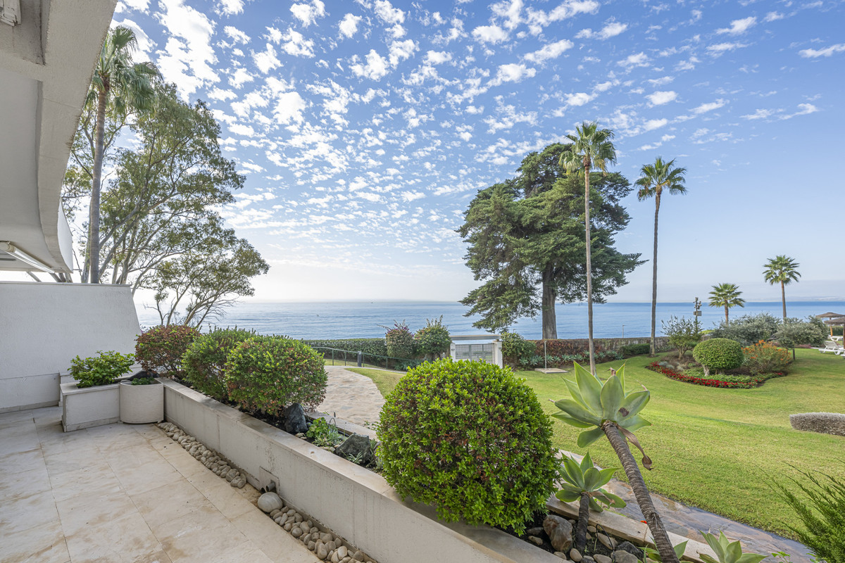 3 Bed Apartment for sale in Estepona Costa Del Sol, Málaga, Spain