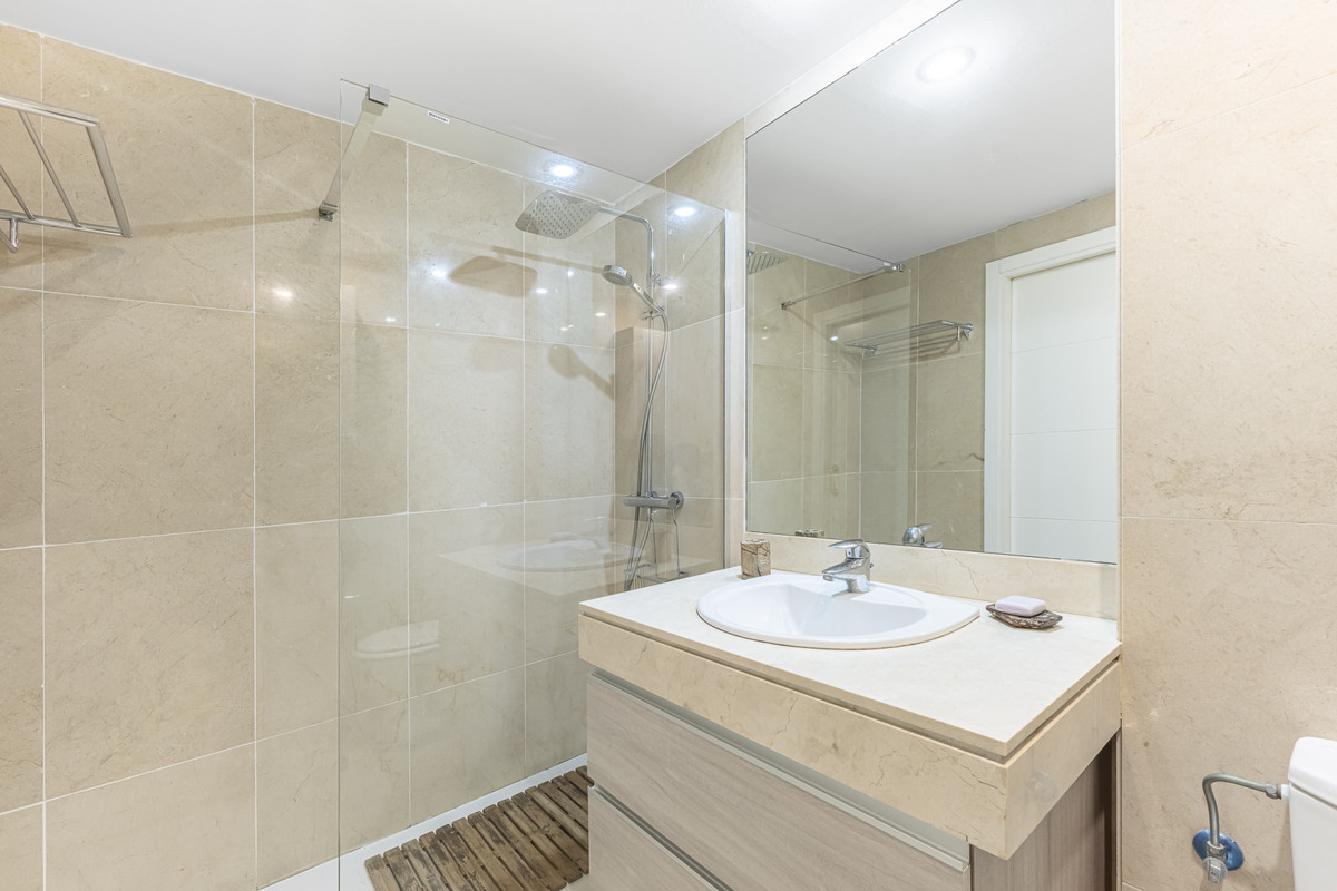 3 Bed Apartment for sale in Estepona Costa Del Sol, Málaga, Spain
