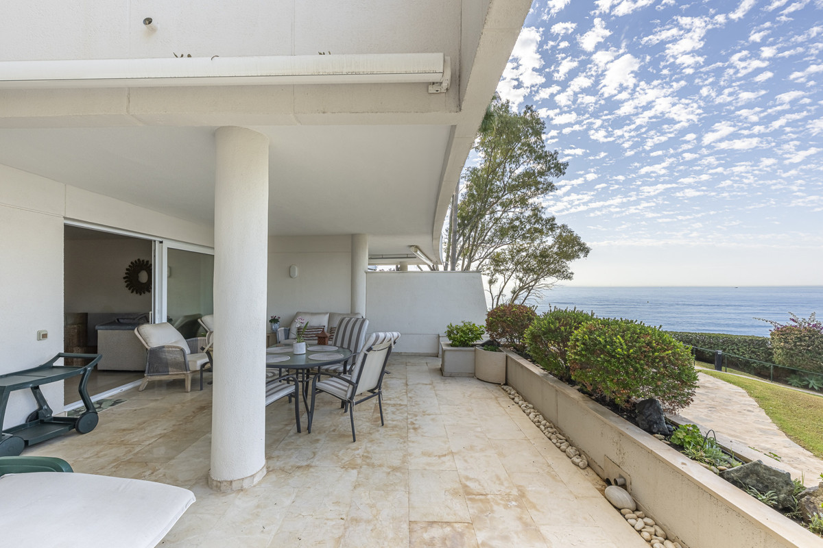 3 Bed Apartment for sale in Estepona Costa Del Sol, Málaga, Spain