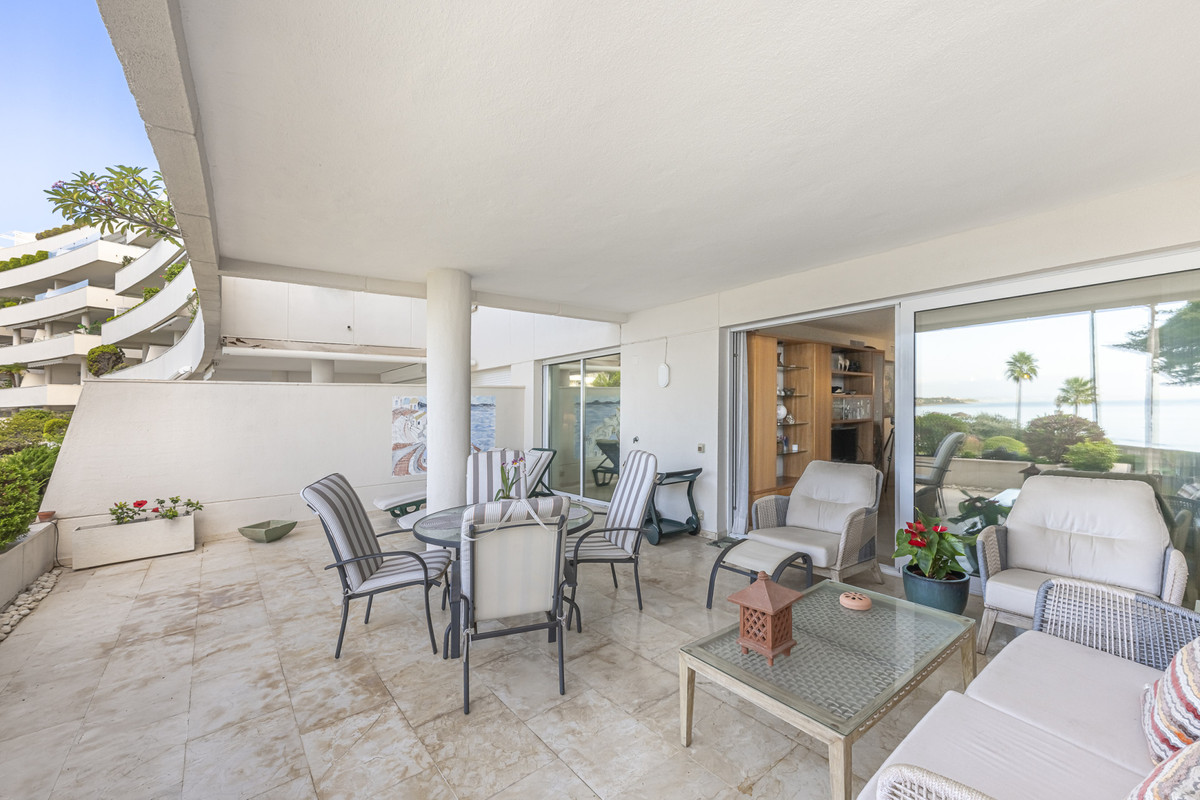 3 Bed Apartment for sale in Estepona Costa Del Sol, Málaga, Spain