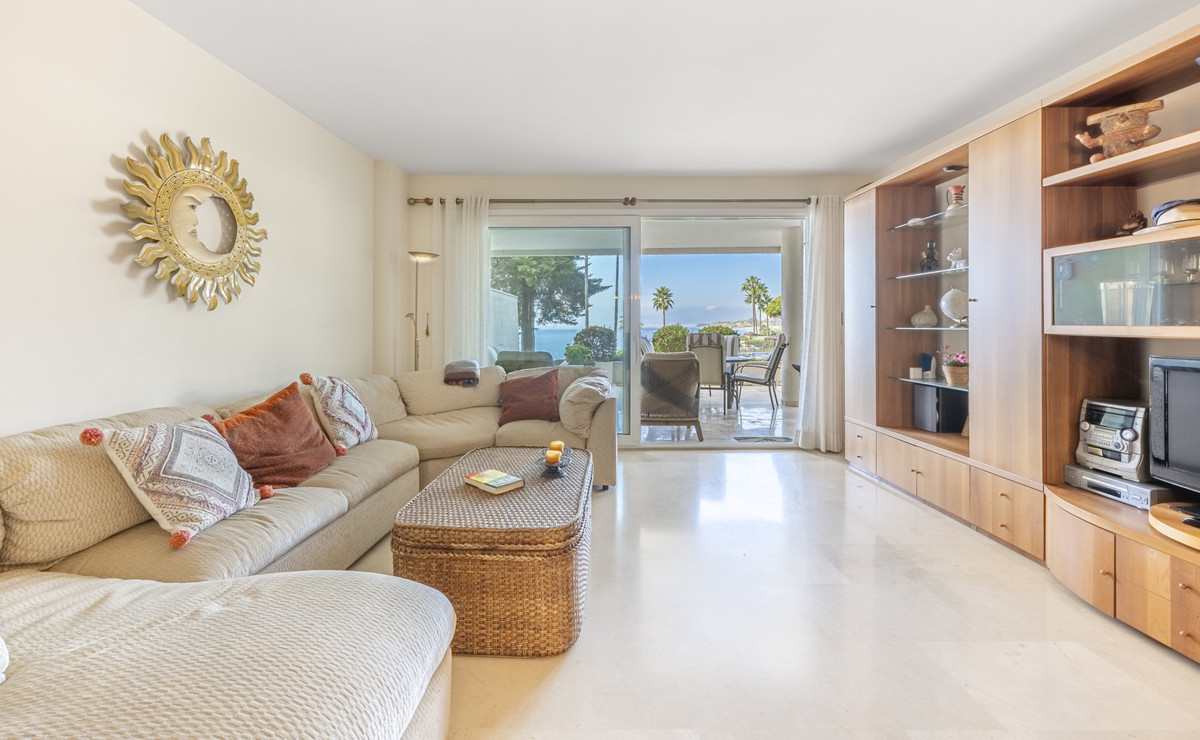 3 Bed Apartment for sale in Estepona Costa Del Sol, Málaga, Spain