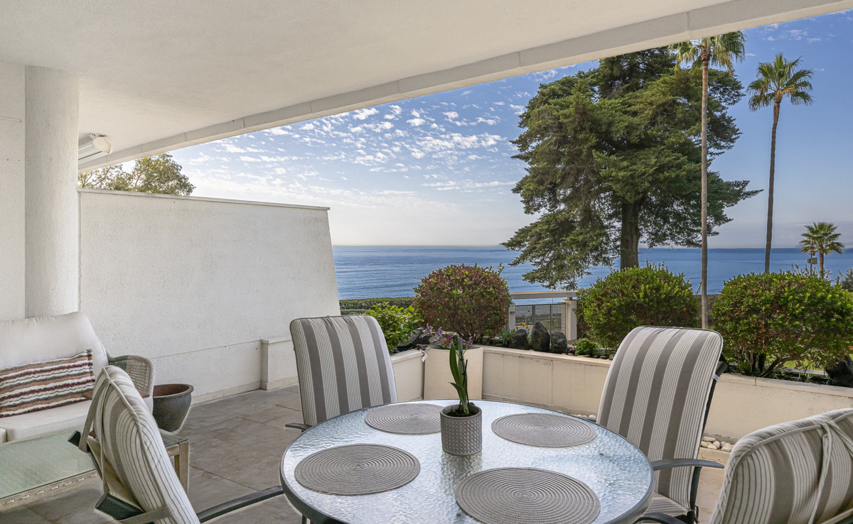 3 Bed Apartment for sale in Estepona Costa Del Sol, Málaga, Spain